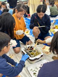 東部小学校　アート作品作成の様子