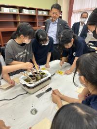形原中学校　アート製作の様子２