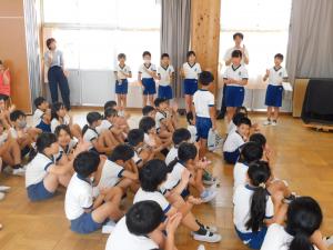 ８月生まれの児童のお誕生日会の様子です