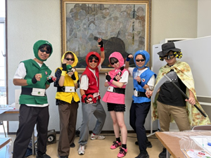 この写真は親子工作教室に来てくれたセルレンジャーの集合写真です。