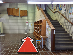 この画像は児童室への順路の写真１枚目です