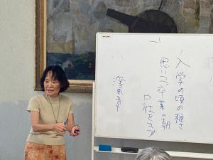 この写真は蒲郡市立図書館で開催した短歌講座の様子です。