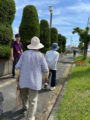 花壇とアートをめぐるウォーキング