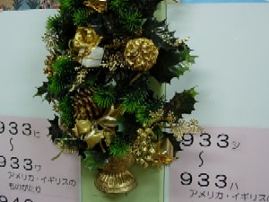 児童室書架のクリスマスリース