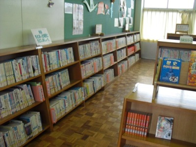 中央小学校図書室整理の様子