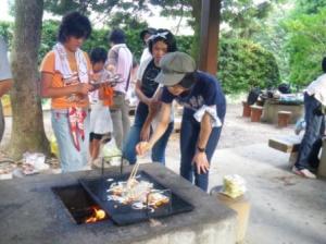 野外炊飯の様子