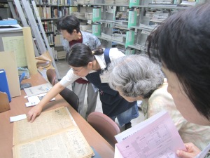 なんでも出前講座「図書館のひみつを見てみよう」の様子