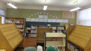 北部小学校の学校図書館を整備しているところです。