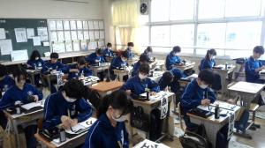 １年生　競書会の様子