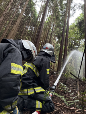 林野火災を想定した放水風景